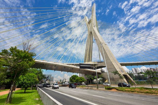 都市と地域を結ぶブラジルの橋